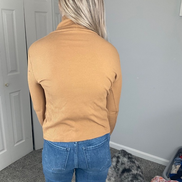 Old Navy Ribbed Turtleneck - Picture 2 of 3
